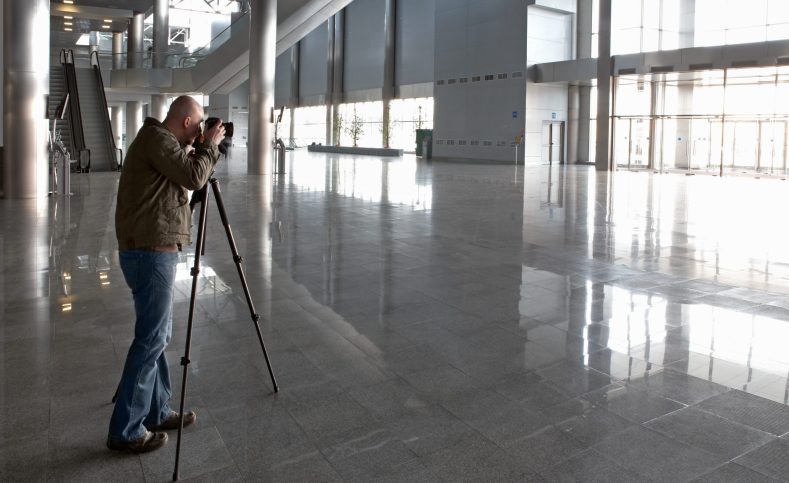 The photographer photographs the big hall centre business